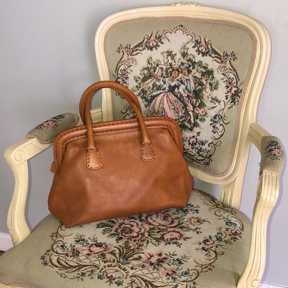 Fendi Handbags - 🌞Fendi Selleria Grained Tan Leather Bag Hand Bag